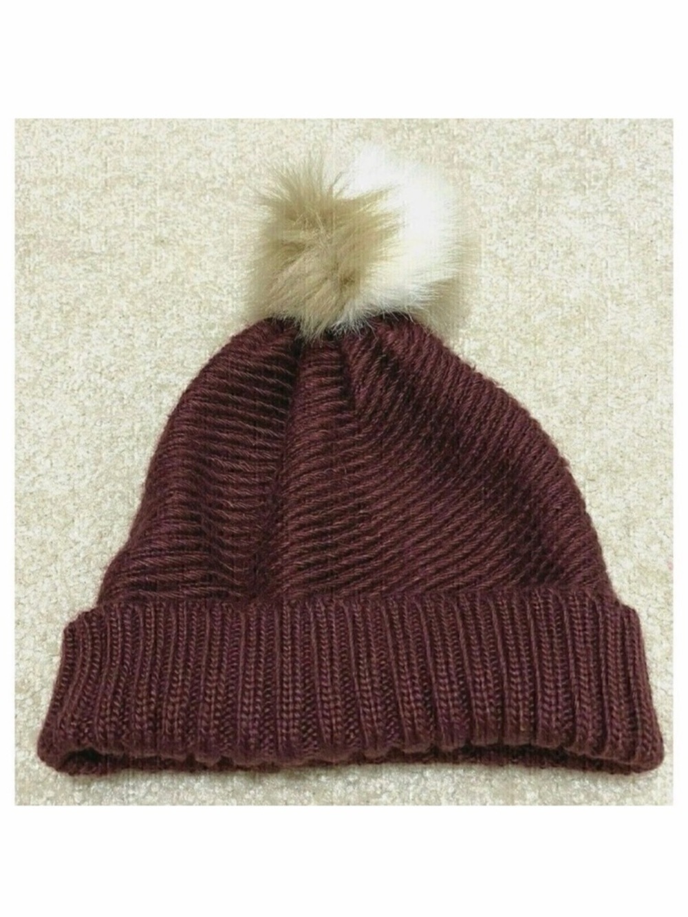 BCBG Generation Womens Burgundy Beanie Knit Hat Cap Pom Pom Faux Fur One Size